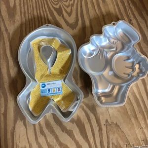 Assorted Wilton cake pans